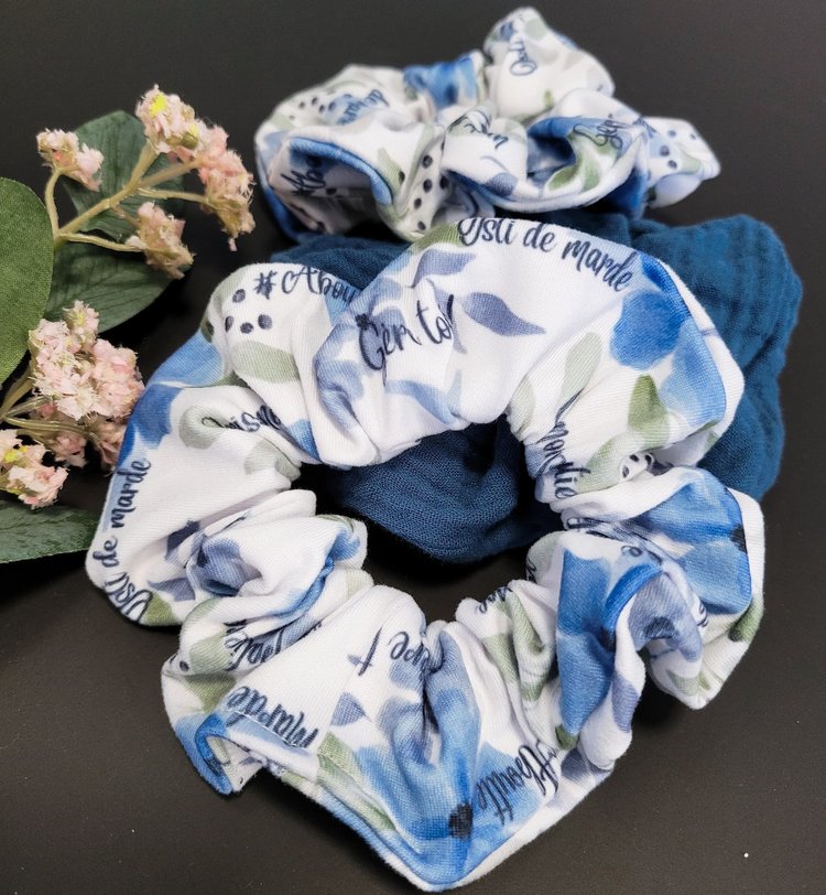 Chouchou non censuré fleurs bleu