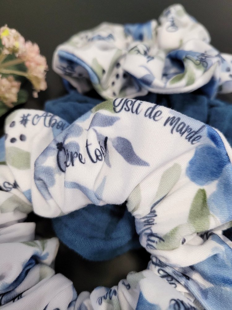 Chouchou non censuré fleurs bleu